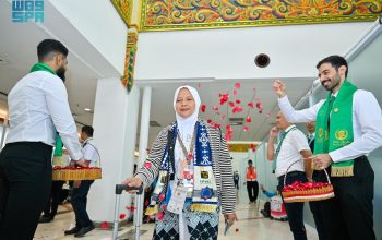 Penerbangan Perdana Program Makkah Route Initiative Diberangkatkan dari Surabaya