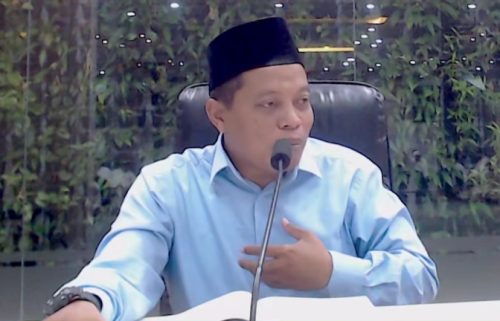 Ratusan jemaah memadati Masjid Taqwa Spemdalas GKB untuk menimba ilmu agama lewat kajian kitab Ighatsatul Lahfan, lalu mempererat silaturahmi dengan menyantap 200 porsi rawon hasil gotong royong.