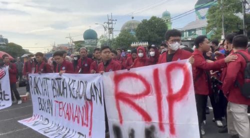 Aksi Mahasiswa Muhammadiyah di DPRD Jatim: Tuntut Pengusutan Tuntas Kasus Kekerasan terhadap Warga Sipil