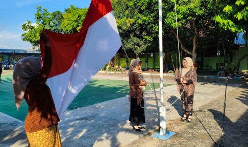 Spirit Kartini menembus Ponorogo ketika siswa dan guru SMA Negeri 1 Jetis (Smantis) mengadakan upacara peringatan Hari Kartini di halaman sekolah, Selasa (21/4/2026).