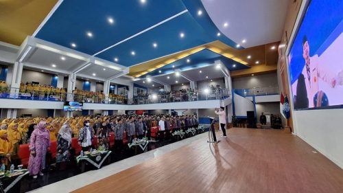 Ribuan warga Muhammadiyah padati Halalbihalal Muhammadiyah Sidoarjo. Din Syamsuddin disambut hangat dan antusias.