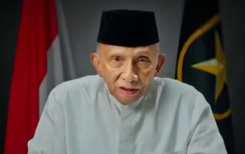 Amien Rais menjadi sorotan lagi setelah mengkritik Seskab Teddy. Demokrasi memberi ruang kritik terhadap pejabat publik yang berfungsi sebagai mekanisme kontrol sosial. Namun pernyataan dan bukti harus dapat diuji kebenarannya.