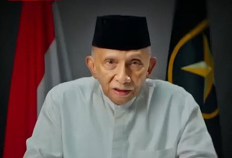 Amien Rais menjadi sorotan lagi setelah mengkritik Seskab Teddy. Demokrasi memberi ruang kritik terhadap pejabat publik yang berfungsi sebagai mekanisme kontrol sosial. Namun pernyataan dan bukti harus dapat diuji kebenarannya.