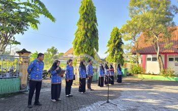 Wajah Pendidikan di Balongtunjung: Kala Guru Menjadi Teladan saat Upacara