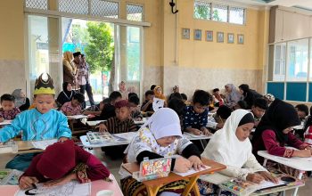 Hari Kartini dan Hari Bumi di SD Muhammadiyah 8 Tulangan Sidoarjo berlangsung Rabu (22/4/2026).