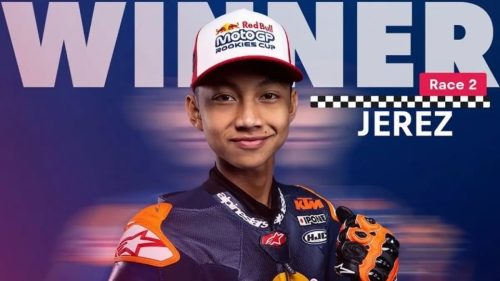 Pembalap baru muncul di arena MotoGP Rookies Spanyol. Start dari posisi ke-17 lalu melesat menyalip lawan satu persatu hingga ke garis finish.